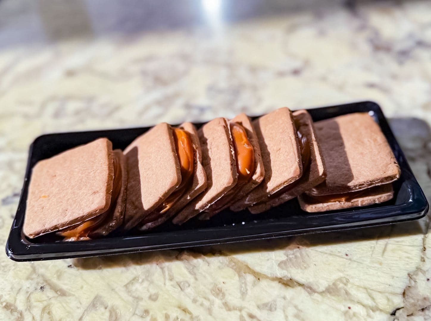 Imagen de Estuche de alfajores de chocolate y dulce de leche sin harina y sin azúcar