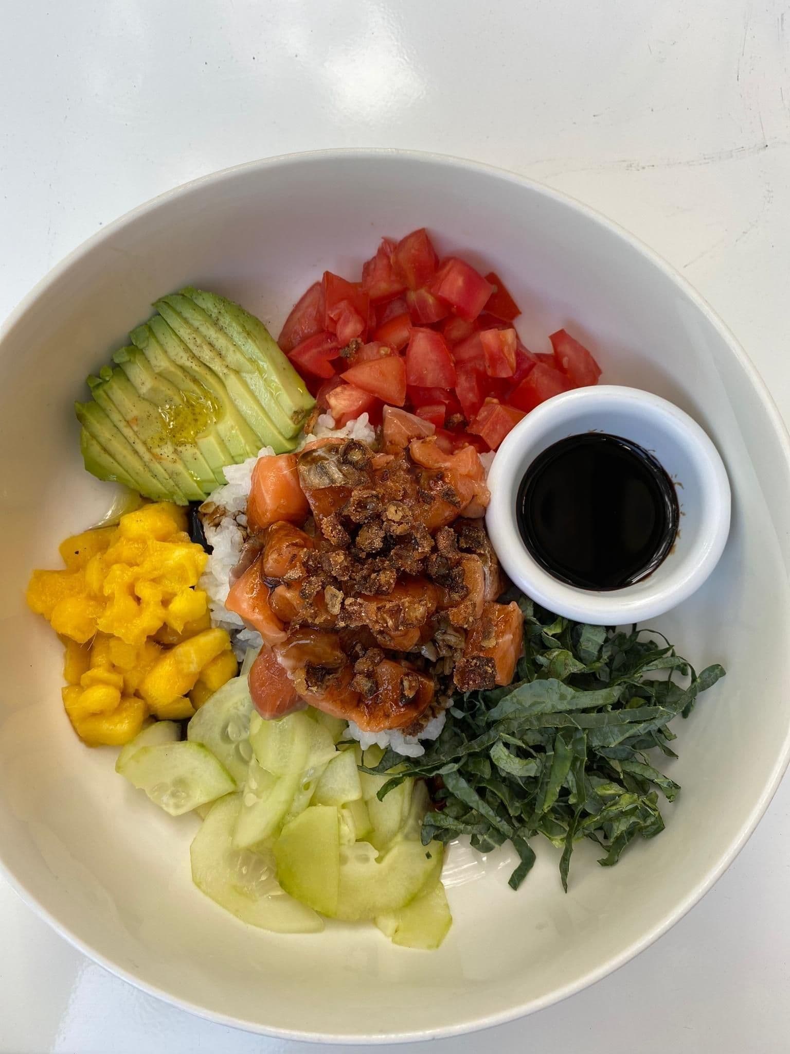 Imagen de Poke bowl con salmón